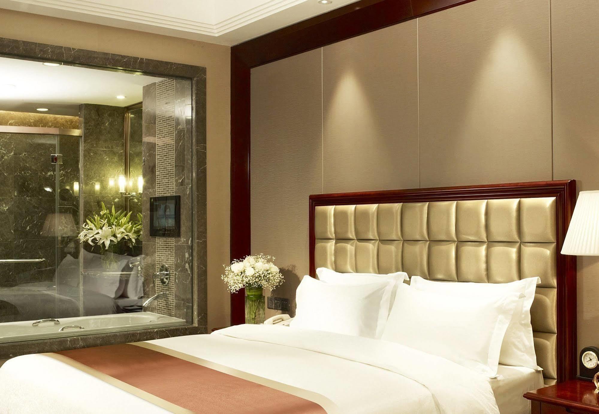 Shenzhen Baohengda International Hotel Exterior photo
